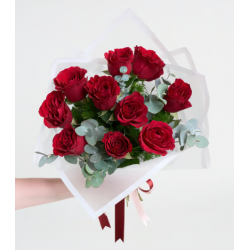 Beyaz Bukette 10 Kırmızı Gül