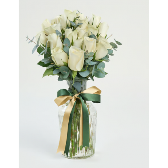 Çizgili Cam Sürahi Vazoda 21 Beyaz Gül