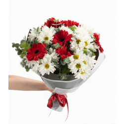 Beyaz Bukette Beyaz Papatya ve Kırmızı Gerbera