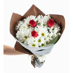 Yeşil Kahve Bukette Kırmızı Güller ve Papatyalar